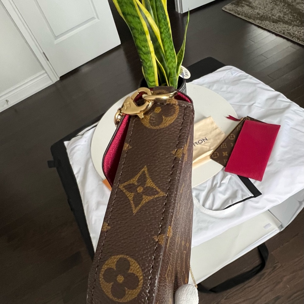 Authentic Louis Vuitton Felice Pochette in Monogram Canvas with Accessories - Picture 14 of 16